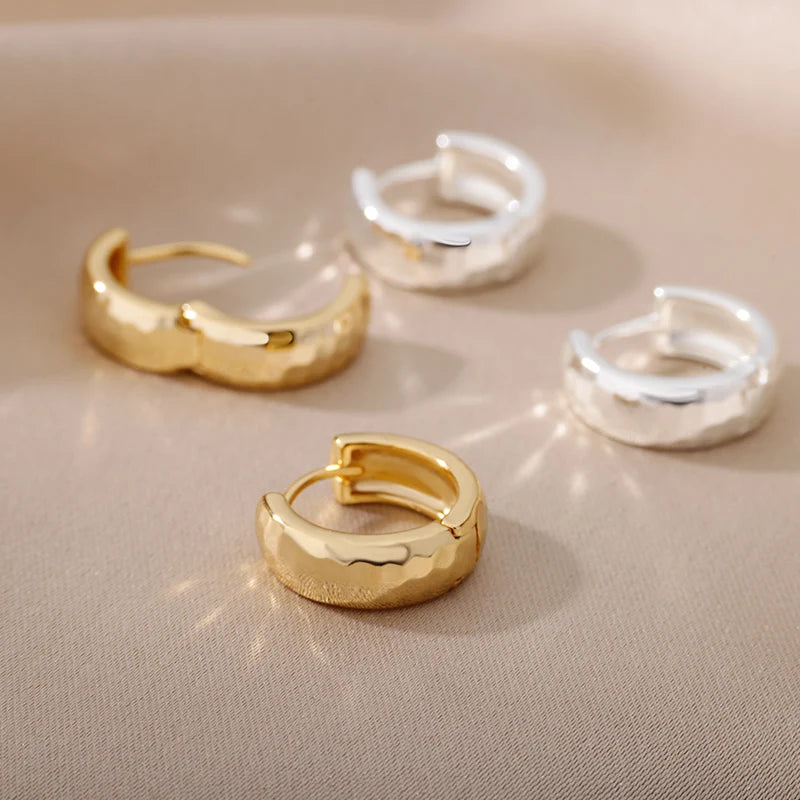 Artemis Small Hoop Earrings